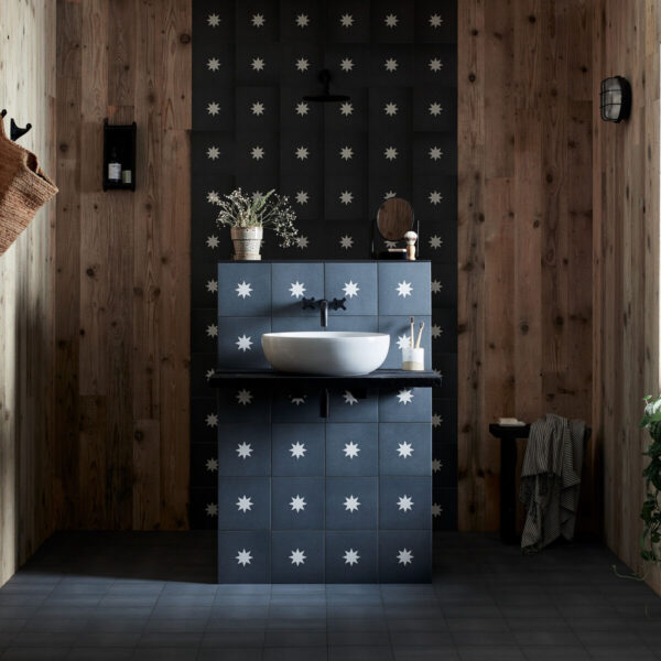 FiredEarth-BertAndMay-Luna-Plain-OldIron-Black-Roomset